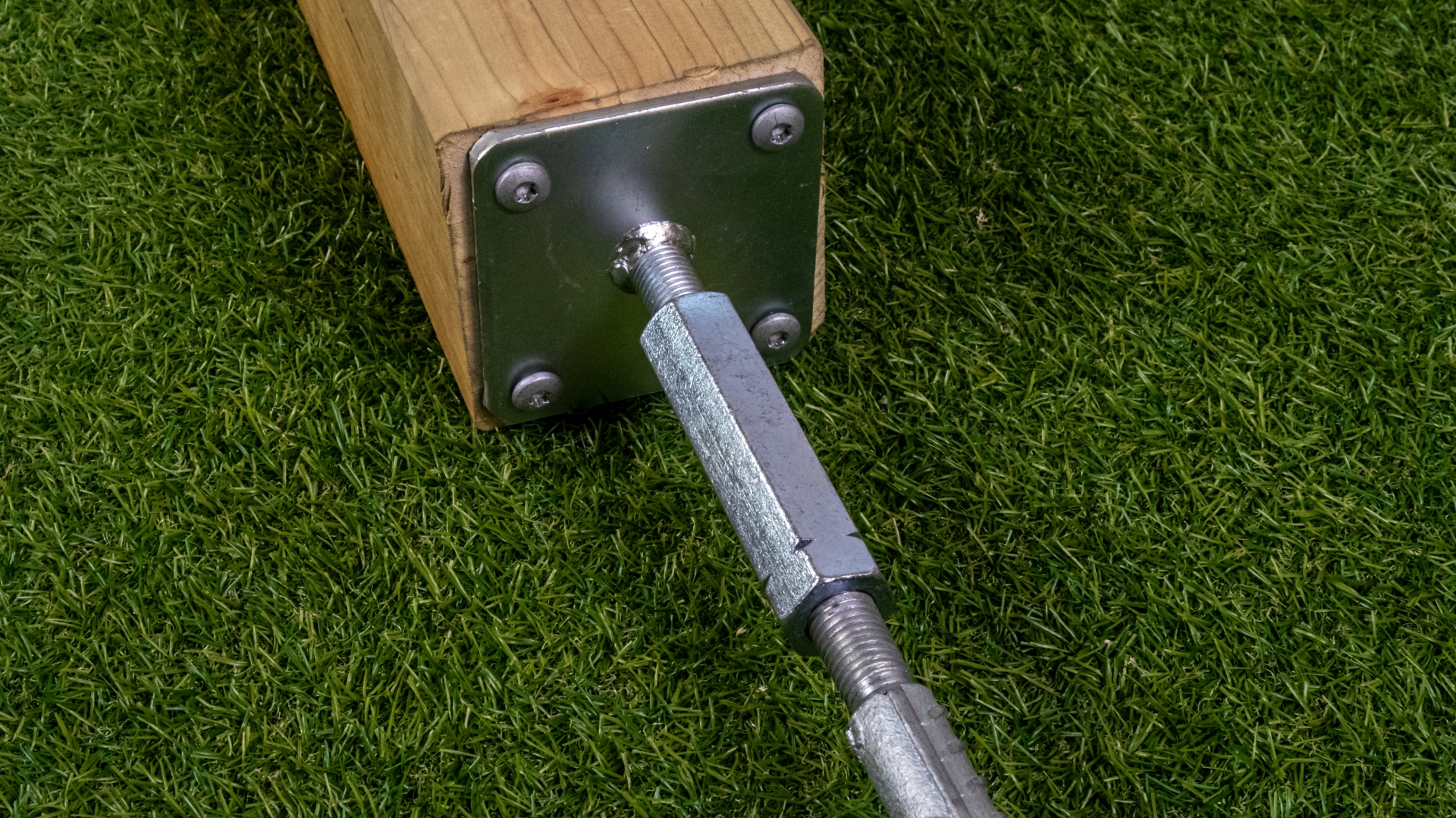 T-Pfostenträger ohne Dorn höhenverstellbar zum Einbetonieren aus Stahl Riffeldolle Ø30mm