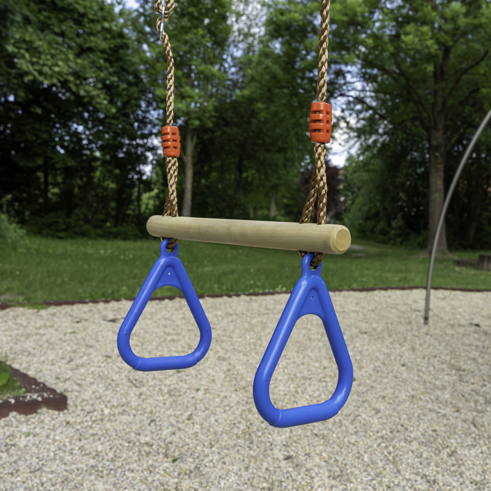 Trapez mit Kunststoffringen blau Turngerät Schaukel Höhe bis 2,55m