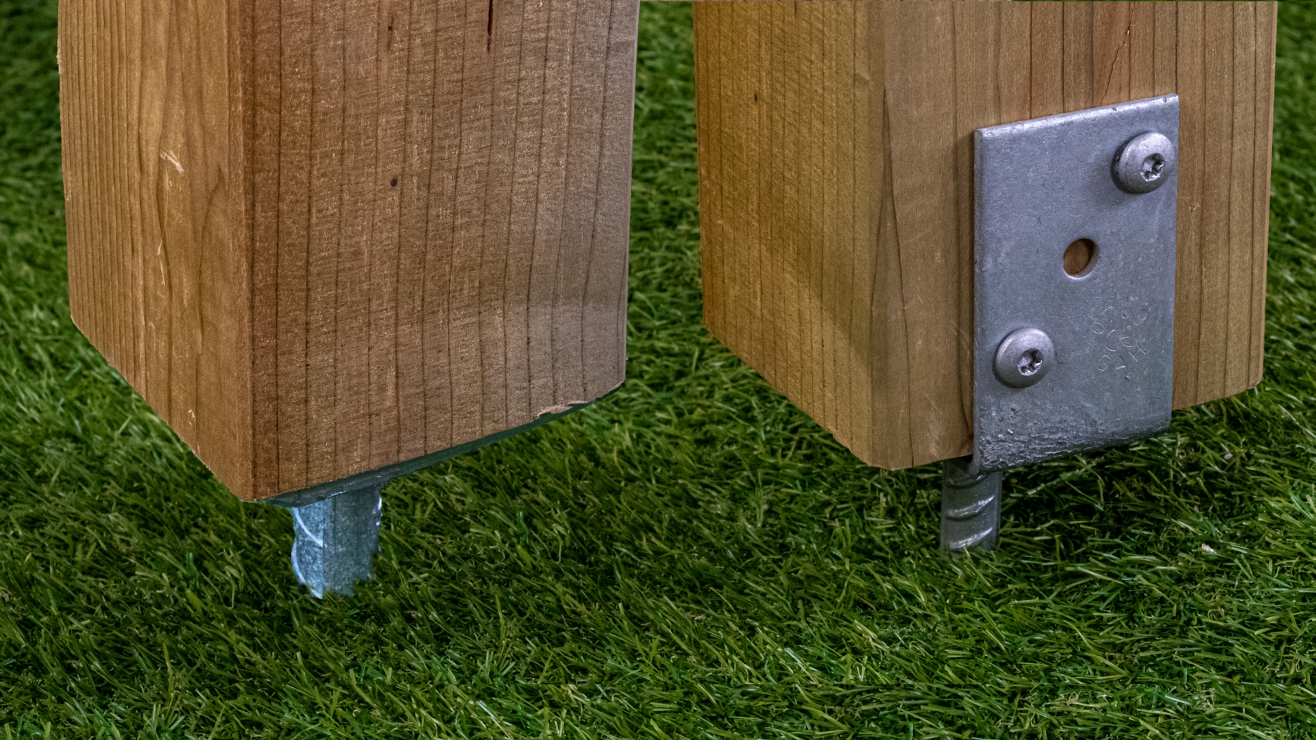 T-Pfostenträger ohne Dorn höhenverstellbar zum Einbetonieren aus Stahl Riffeldolle Ø30mm