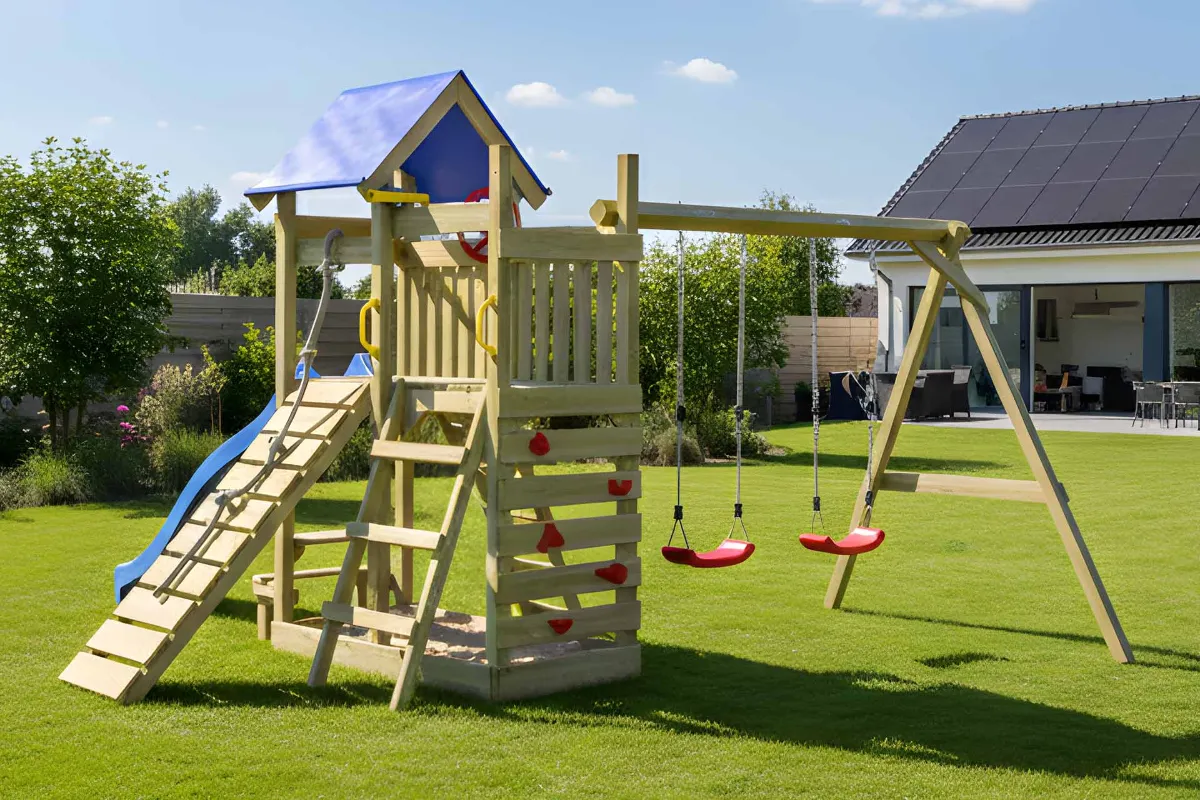 Spielturm Susi Abenteuer mit roter Rutsche Kletterrampe Kletterwand und Doppelschaukel