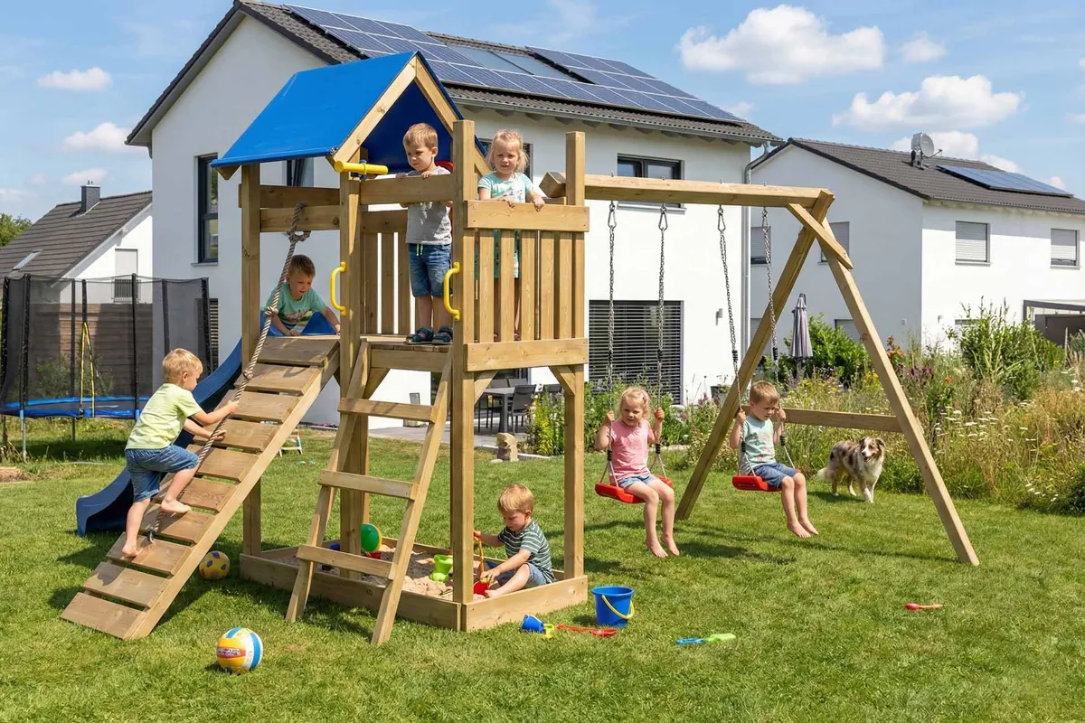 Spielturm Susi Fun mit Kletterrampe und Doppelschaukel