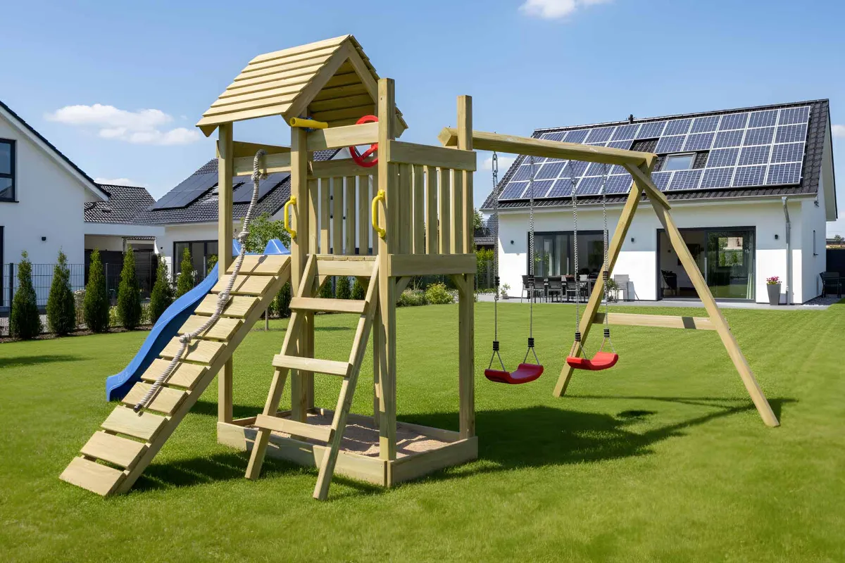 Spielturm Cris Fun mit Kletterrampe und Doppelschaukel