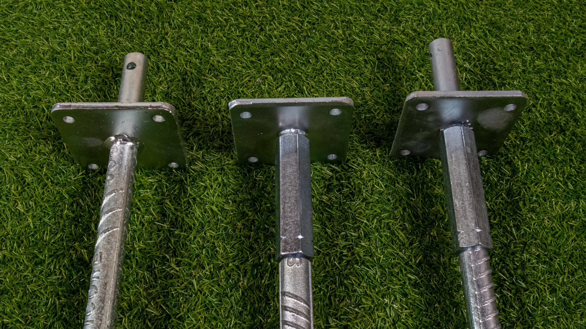 T-Pfostenträger ohne Dorn höhenverstellbar zum Einbetonieren aus Stahl Riffeldolle Ø30mm