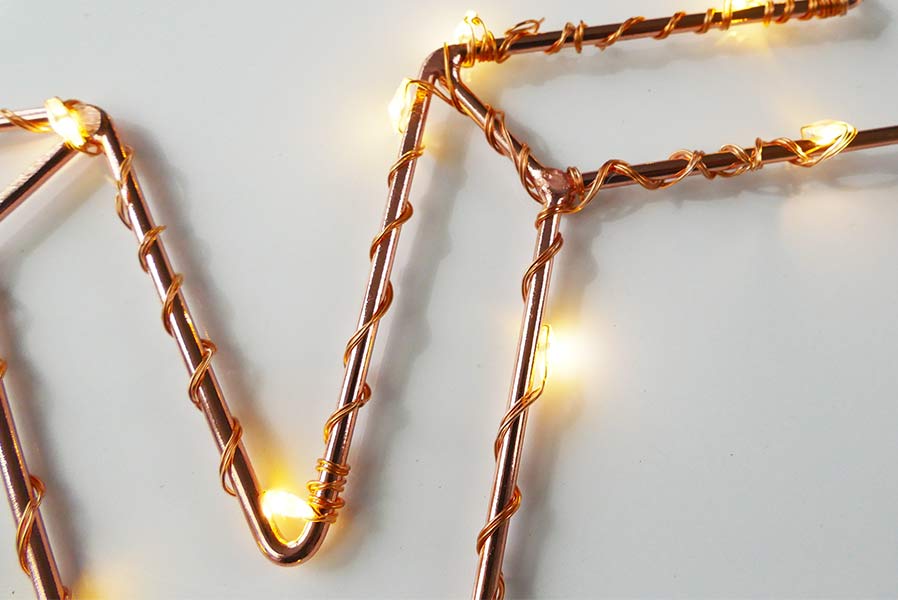 Weihnachtsstern aus kupferfarbenem Draht mit LED-Lichtern warmweiß Fensterstern