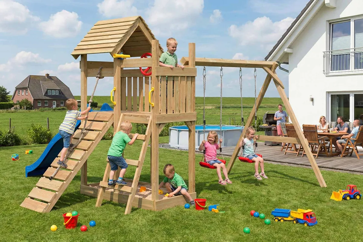 Spielturm Cris Fun mit Kletterrampe und Doppelschaukel