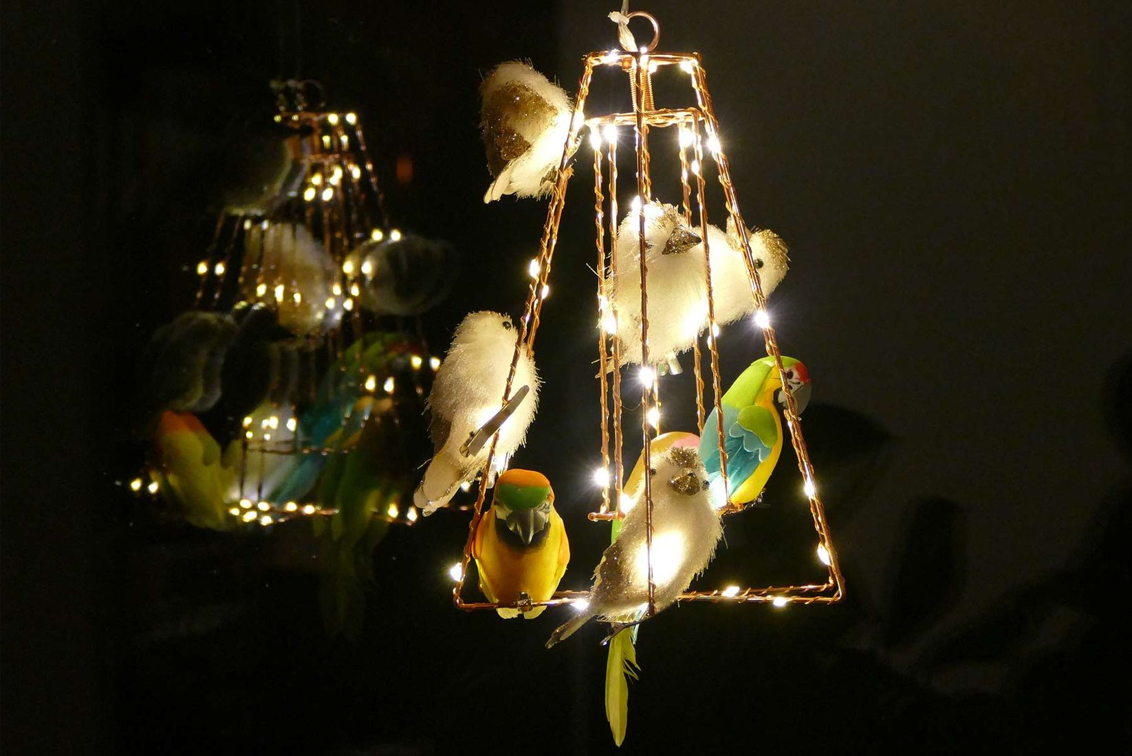 laterne-mit-voegel-2019 Silhouette aus kupferfarbenem Draht mit 42 LED warmweiß Laterne Deko zum Aufhängen