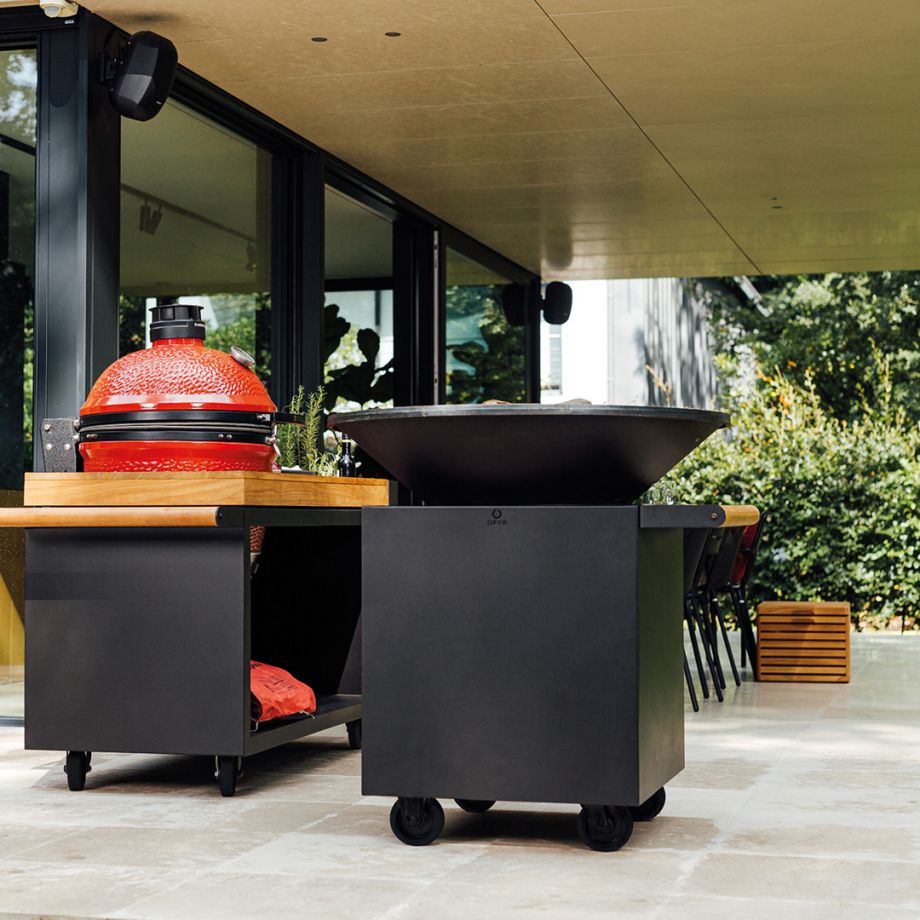 OCB-100-PRO-Ambiente OFYR Classic Black 100 PRO mit Rollen Feuerschale Feuerring Grillschale