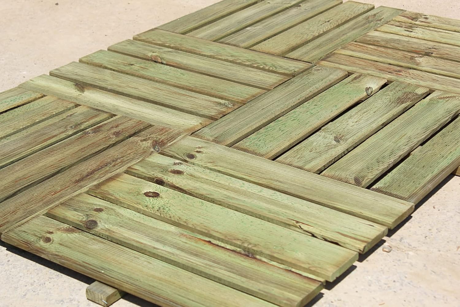 Holzfliese grün imprägniert 50x50 cm Fliese Bodenfliese Terrassenfliese