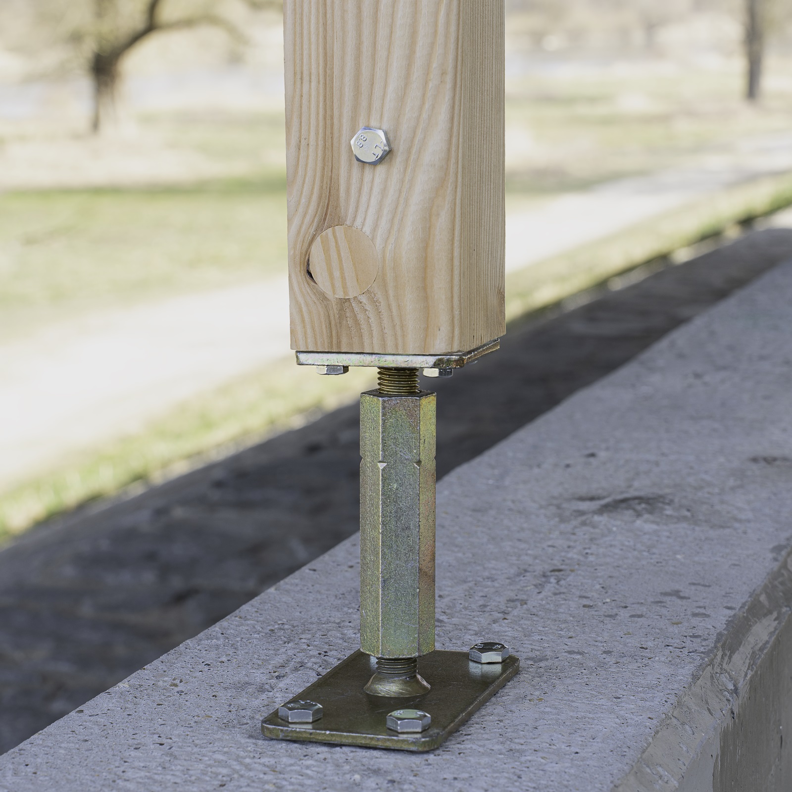 T-Pfostenträger zum Aufschrauben mit Dorn höhenverstellbar 140-200 mm