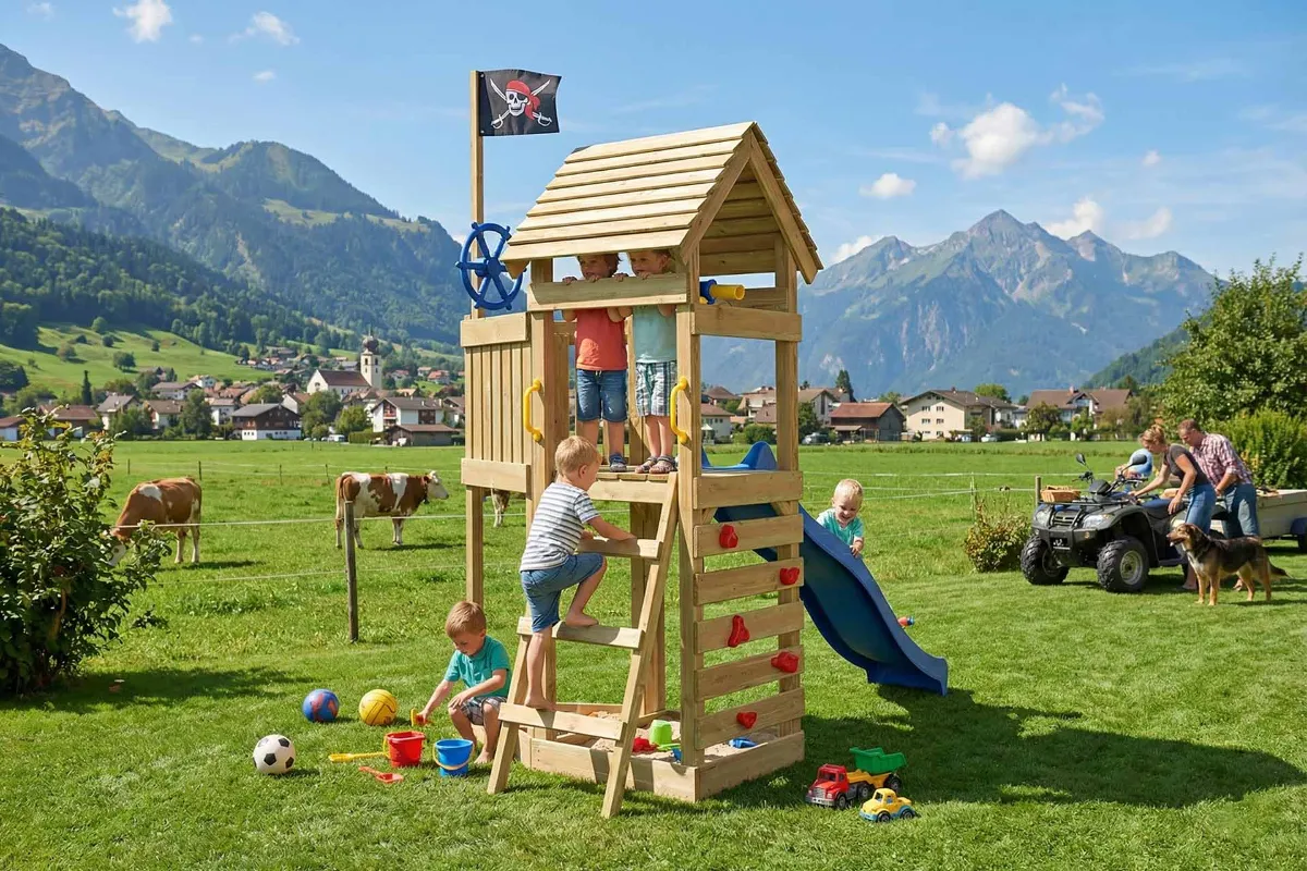 Spielturm Lina Aktiv mit Kletterwand und Podest