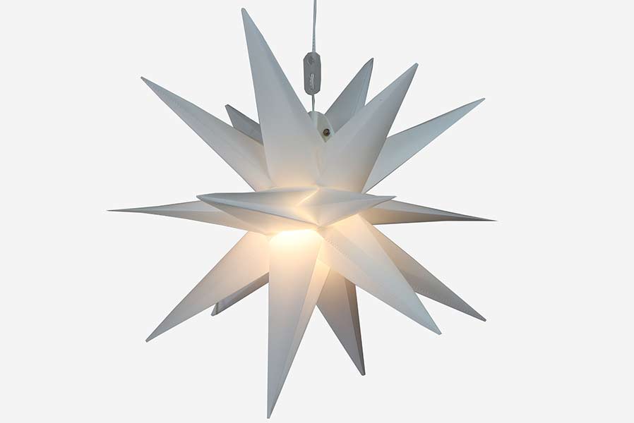 faltstern-beleuchtet-weiss Faltstern 18 Zacken aus Kunstoff-Folie mit LED-Birne warmweiß Weihnachtsstern