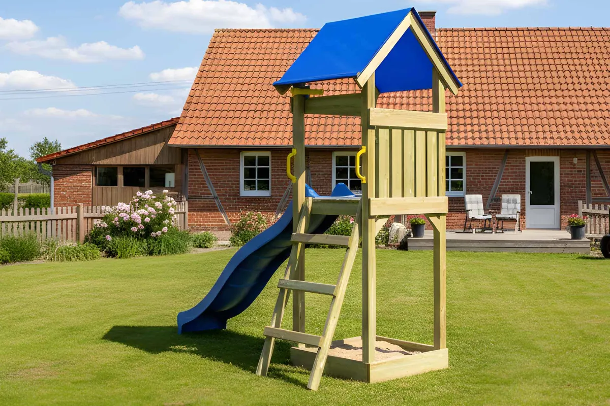 Spielturm Julia Aktiv mit Podest und Leiter